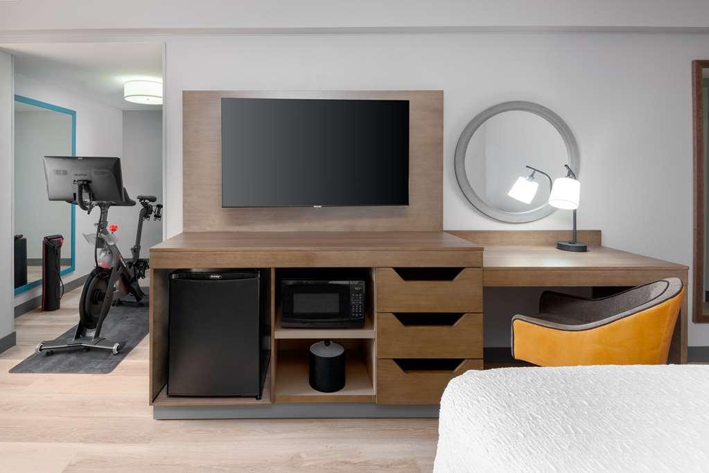 וינזדור לוקס Hampton Inn Hartford Airport חדר תמונה