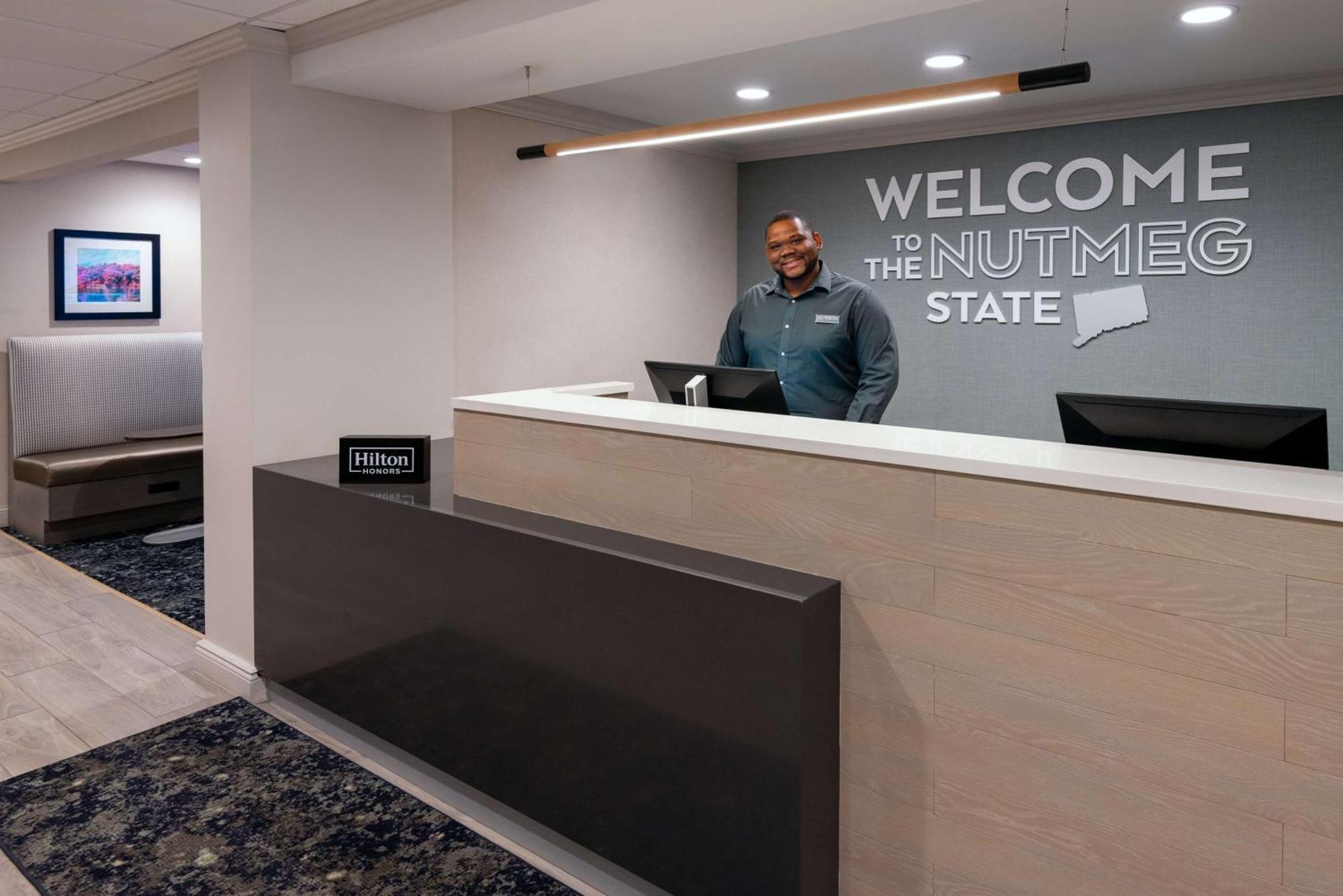 וינזדור לוקס Hampton Inn Hartford Airport מראה חיצוני תמונה