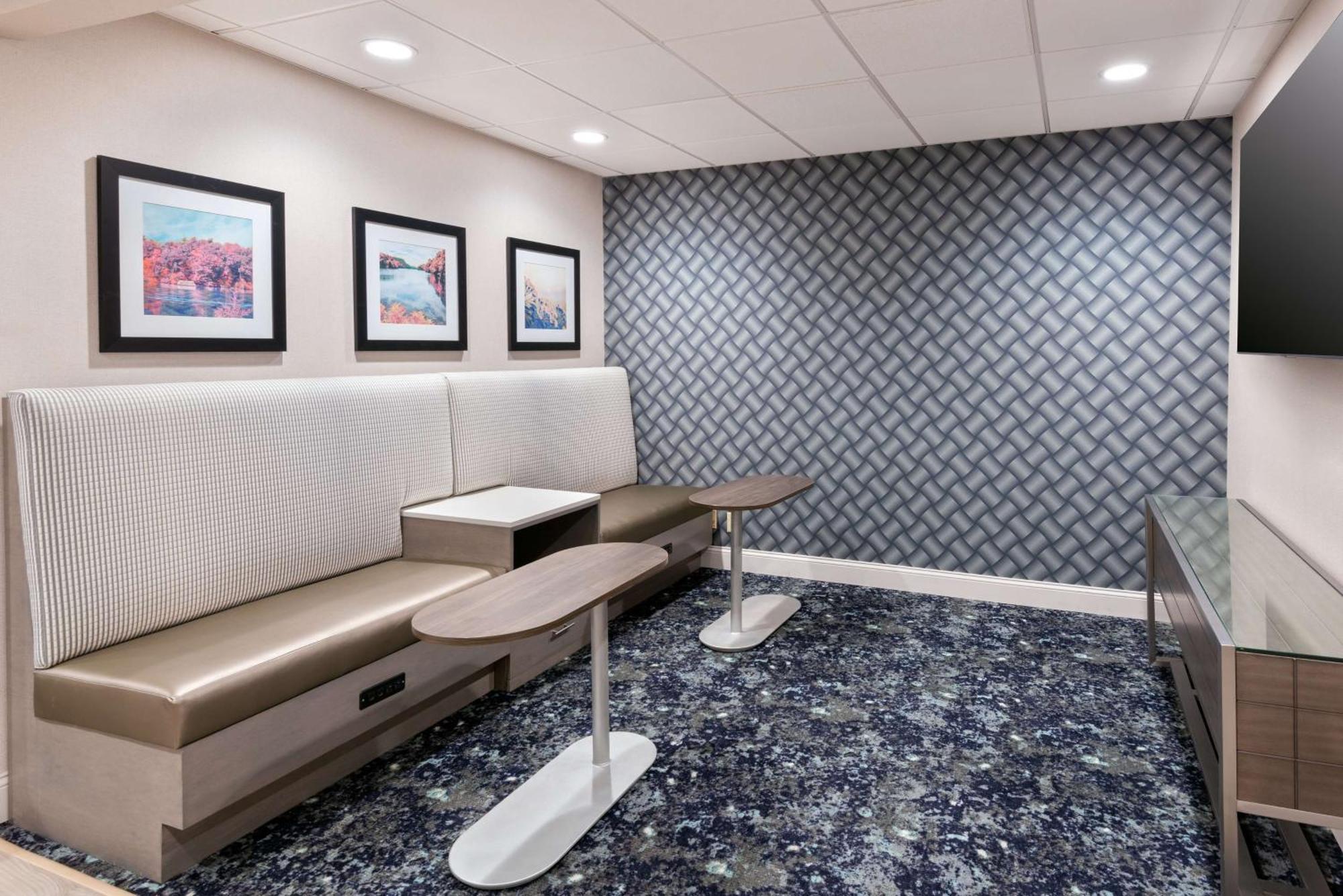 וינזדור לוקס Hampton Inn Hartford Airport מראה חיצוני תמונה