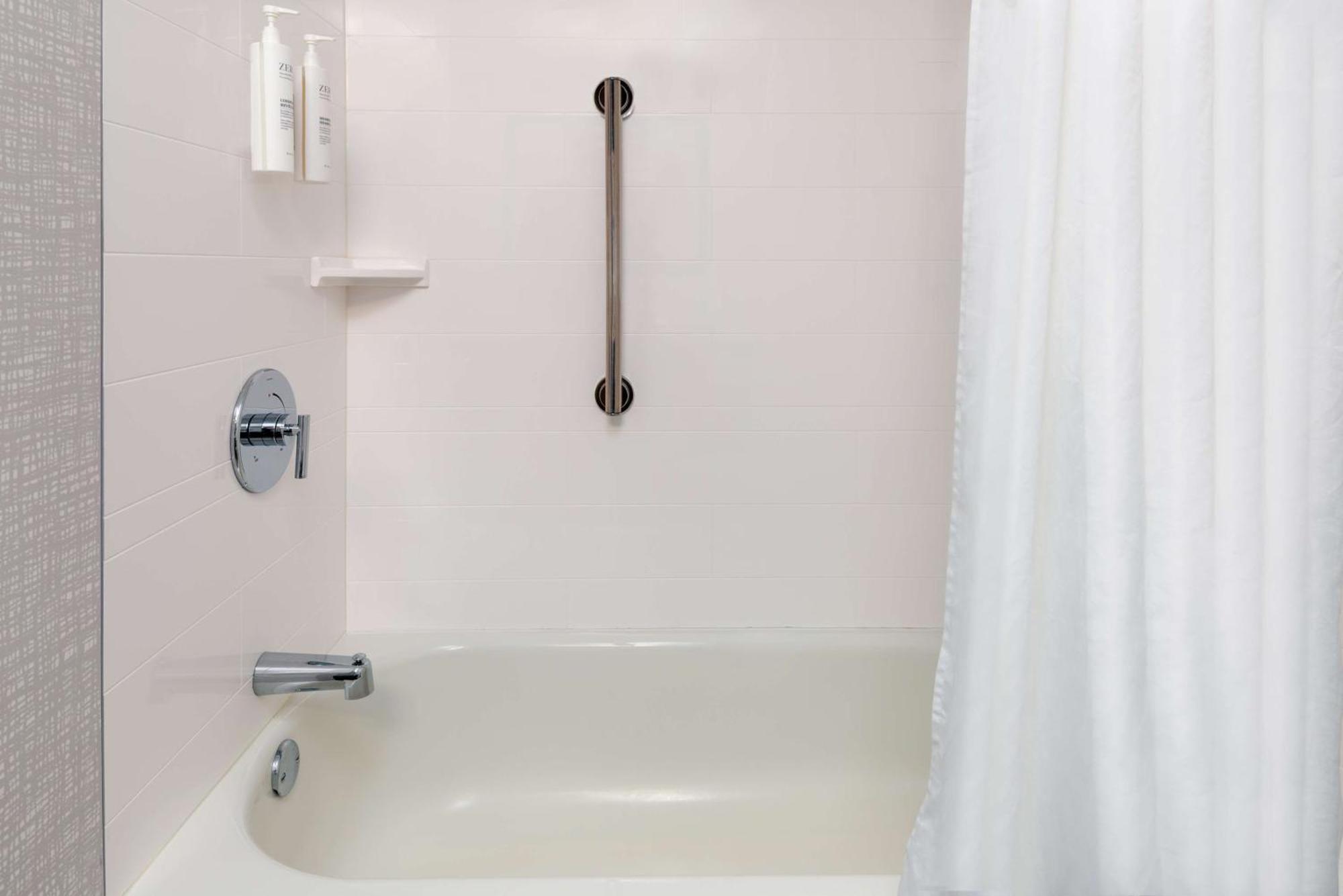 וינזדור לוקס Hampton Inn Hartford Airport מראה חיצוני תמונה