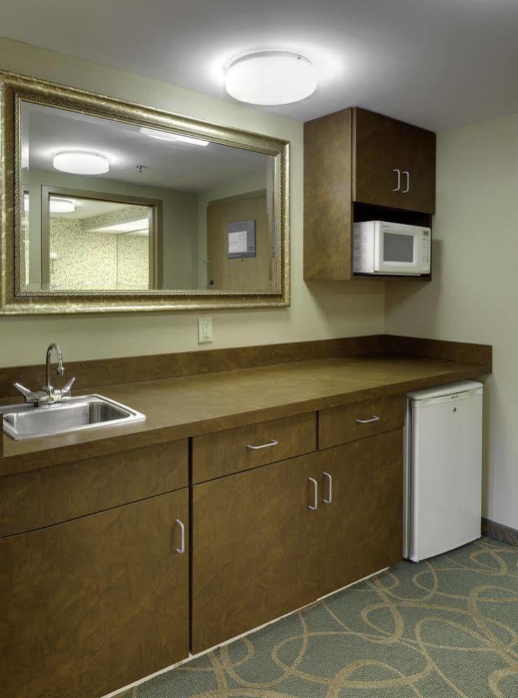 וינזדור לוקס Hampton Inn Hartford Airport מראה חיצוני תמונה